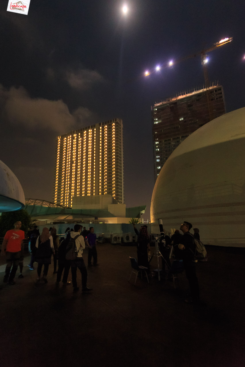 pengamatan gerhana bulan 10 - Pengamatan Gerhana Bulan di Planetarium Jakarta